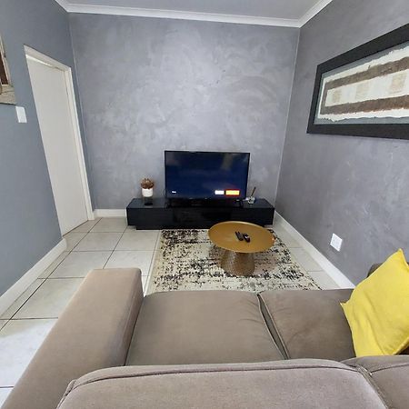 Zwelakho Furnished Apartments The Cube Йоханнесбург Экстерьер фото