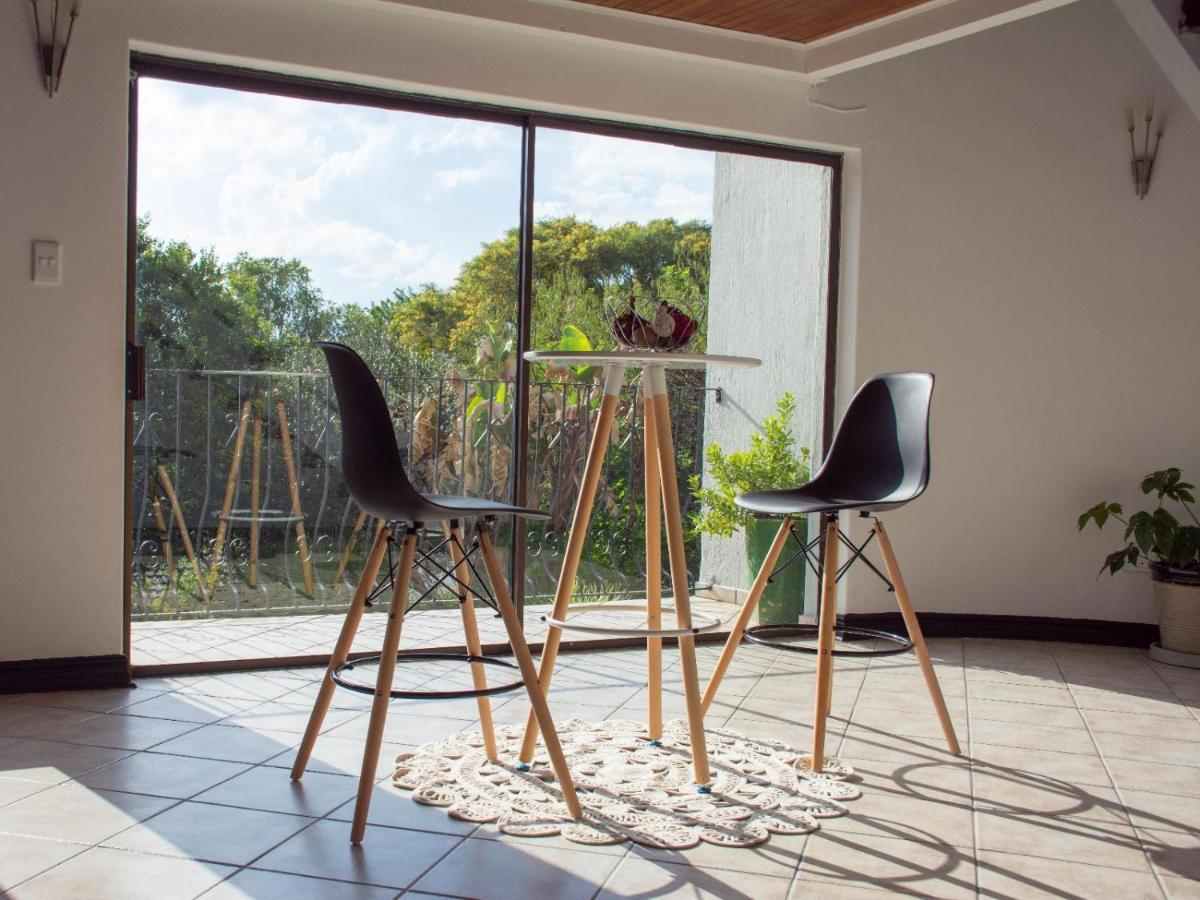 Zwelakho Furnished Apartments The Cube Йоханнесбург Экстерьер фото