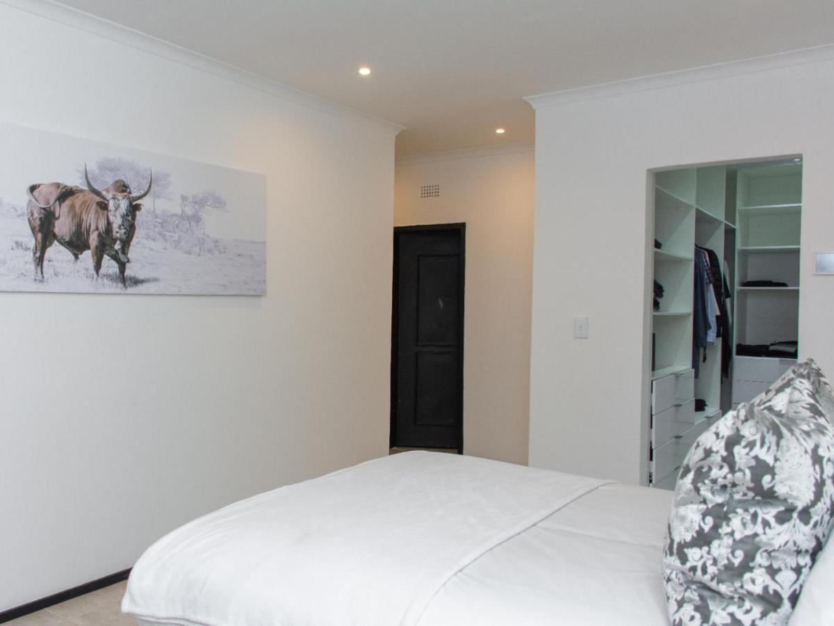 Zwelakho Furnished Apartments The Cube Йоханнесбург Экстерьер фото