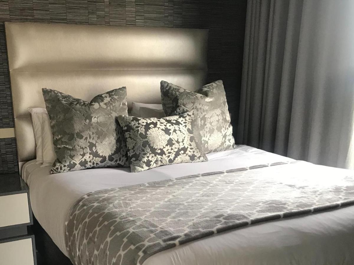 Zwelakho Furnished Apartments The Cube Йоханнесбург Экстерьер фото
