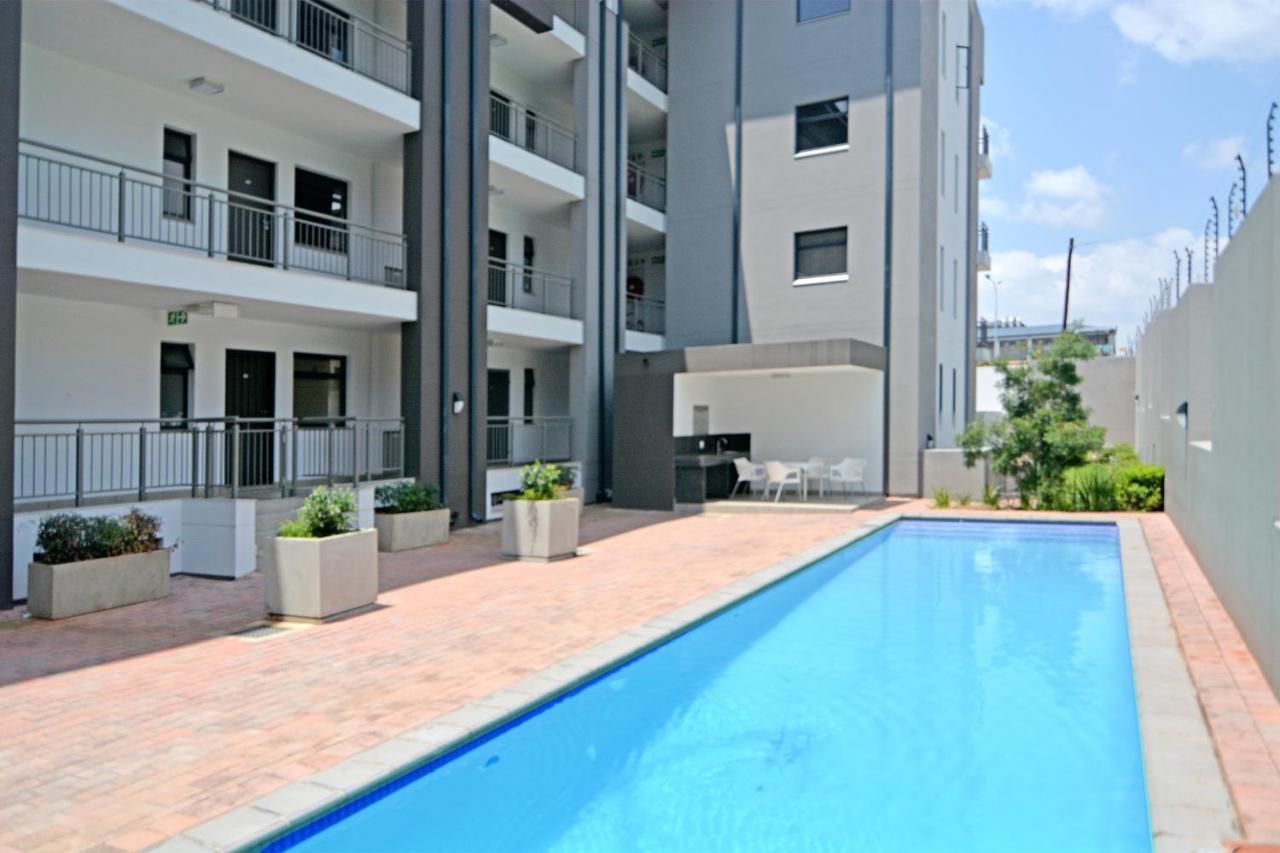Zwelakho Furnished Apartments The Cube Йоханнесбург Экстерьер фото