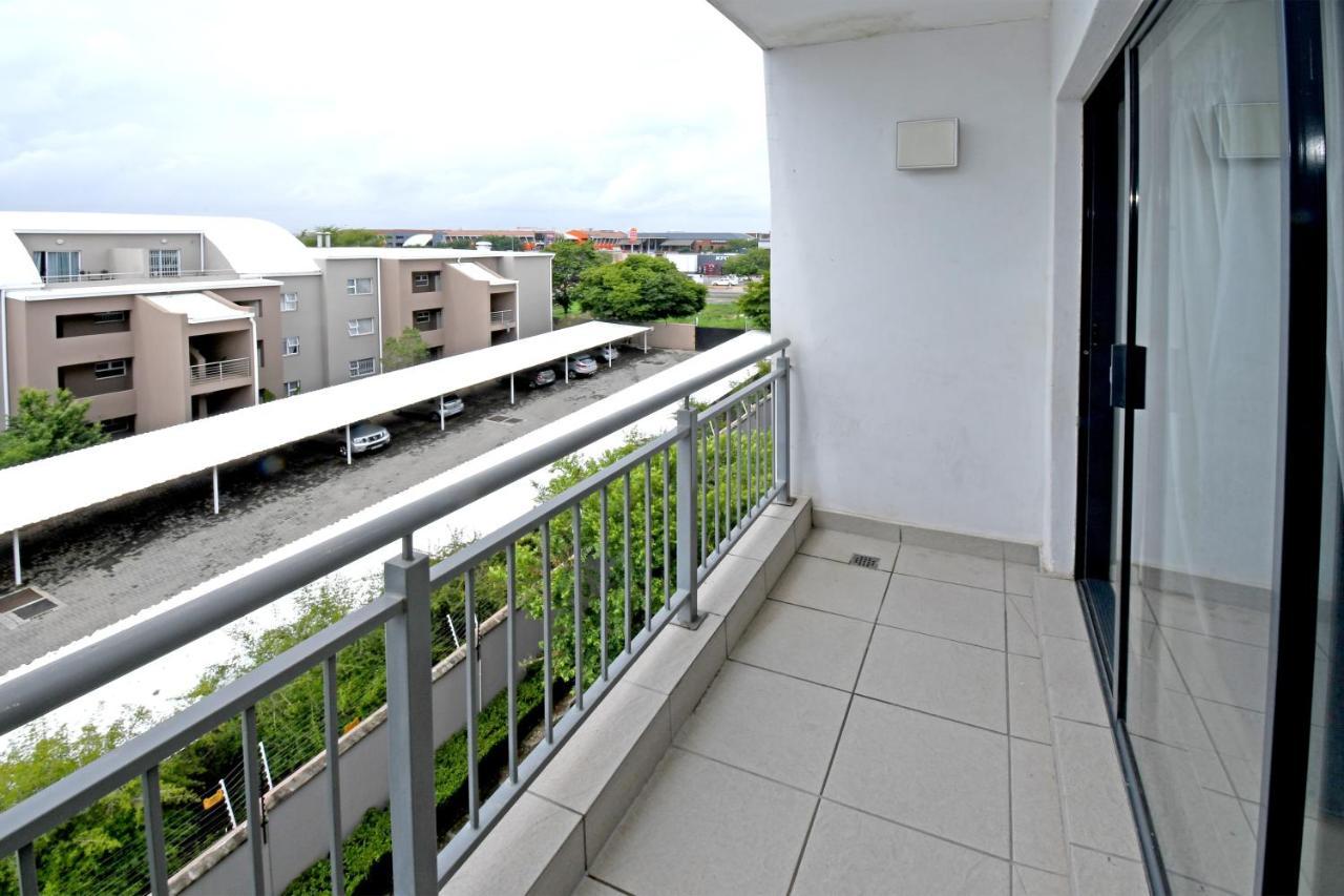 Zwelakho Furnished Apartments The Cube Йоханнесбург Экстерьер фото
