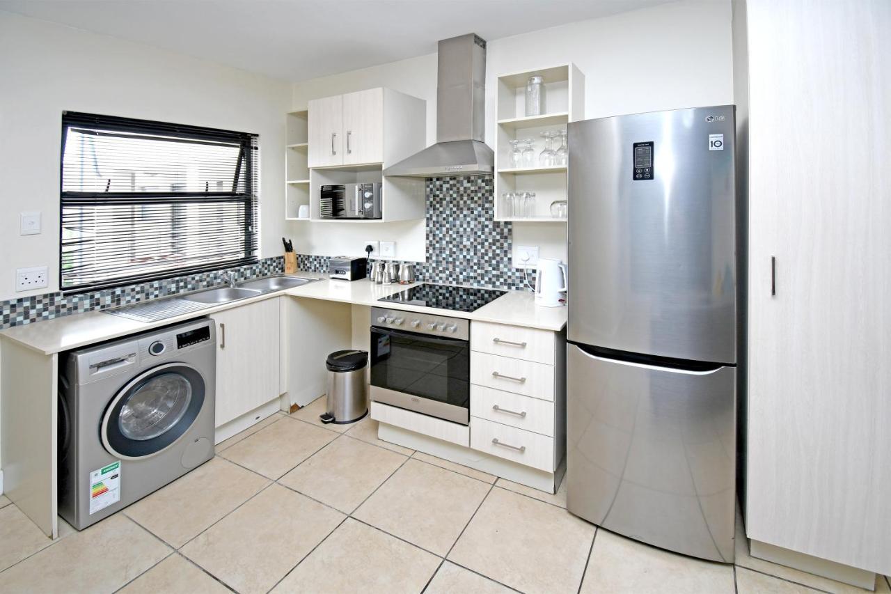 Zwelakho Furnished Apartments The Cube Йоханнесбург Экстерьер фото