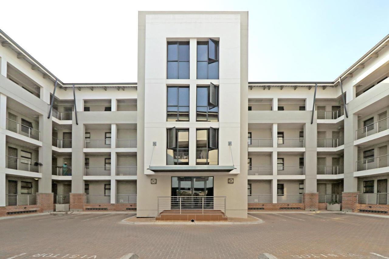 Zwelakho Furnished Apartments The Cube Йоханнесбург Экстерьер фото