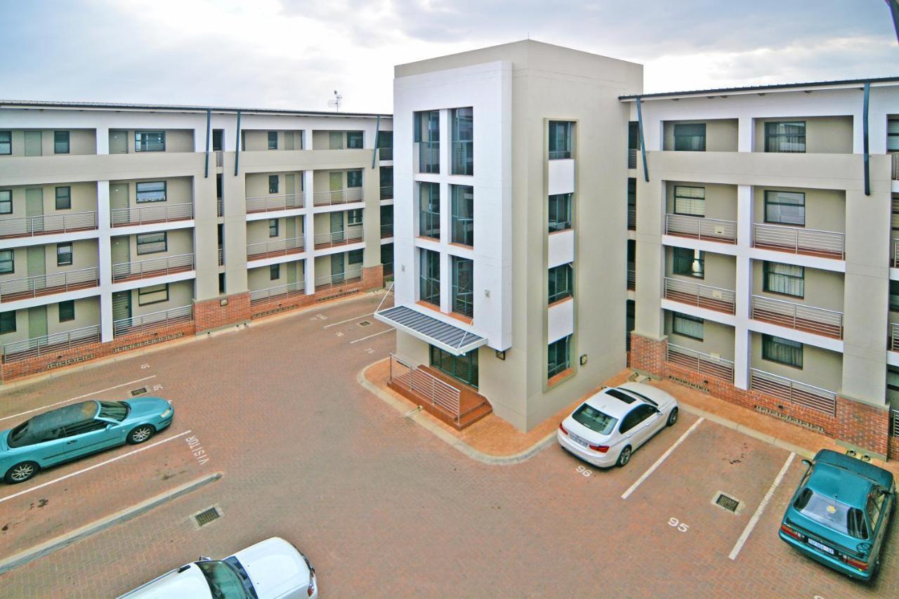 Zwelakho Furnished Apartments The Cube Йоханнесбург Экстерьер фото