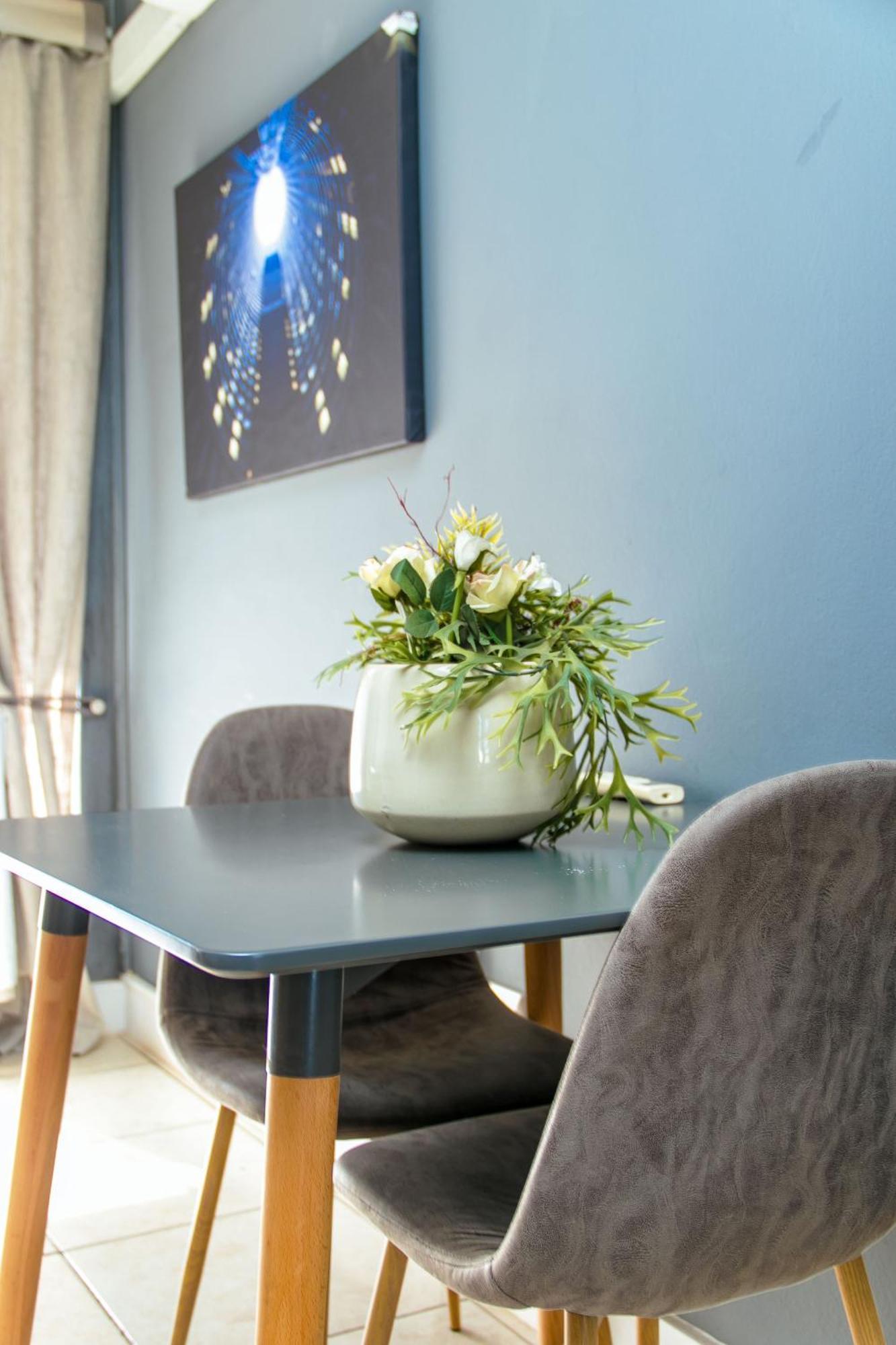 Zwelakho Furnished Apartments The Cube Йоханнесбург Экстерьер фото