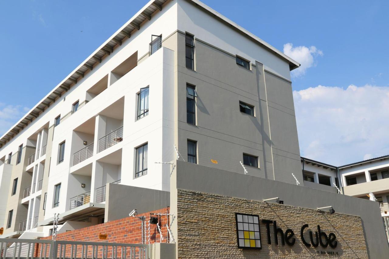 Zwelakho Furnished Apartments The Cube Йоханнесбург Экстерьер фото